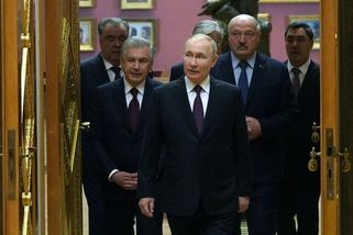 Společenstvo prstenu. Putin rozdal postsovětským lídrům „Sauronův“ suvenýr - Seznam Zprávy